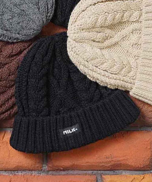 MILKFED.(ミルクフェド)の「LOGO CABLE KNIT CAP(ニットキャップ/ビーニー・レディース・ブラック/ブラウン/グレー/ベージュ/レッド・ONE SIZE)」の22枚目の写真