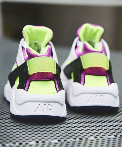 NIKE（ナイキ）の「NIKE W AIR HUARACHE / ナイキ ウィメンズ エア ハラチ 【SP】（スニーカー・レディース・ホワイト・24.0cm/25.0cm/23.5cm/24.5cm/23.0cm）」の2枚目の写真