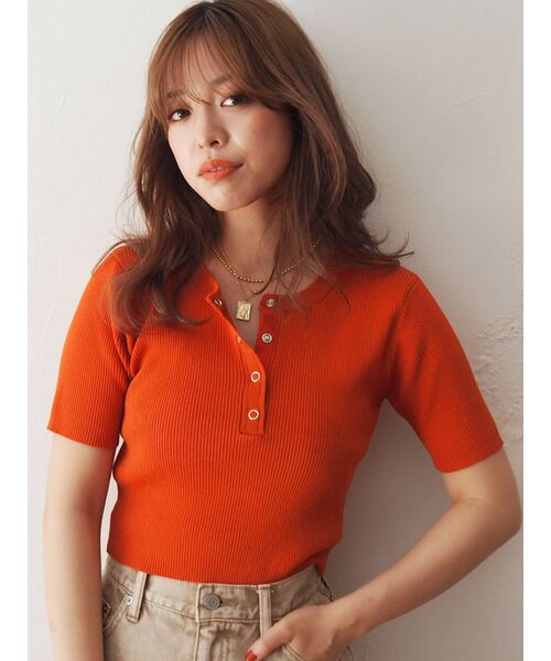 EVRIS（エヴリス）の「フロントヘンリーリブニットトップス（ニット/セーター・レディース・ブラック/オレンジ/グリーン/アイボリー・FREE）」の4枚目の写真