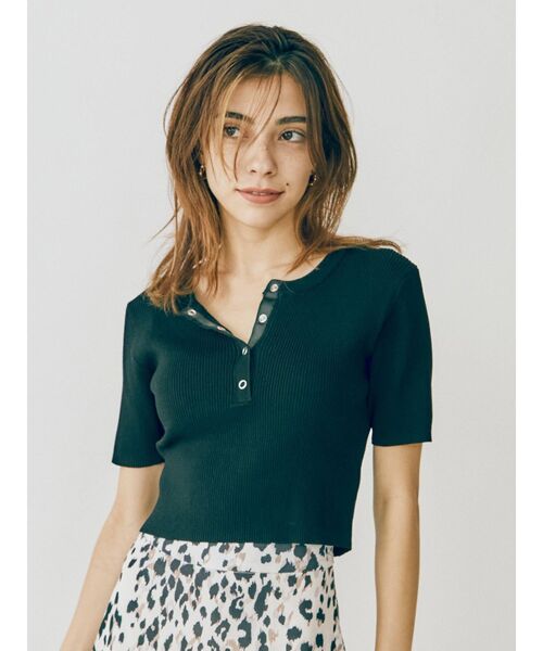 EVRIS（エヴリス）の「フロントヘンリーリブニットトップス（ニット/セーター・レディース・ブラック/オレンジ/グリーン/アイボリー・FREE）」の6枚目の写真