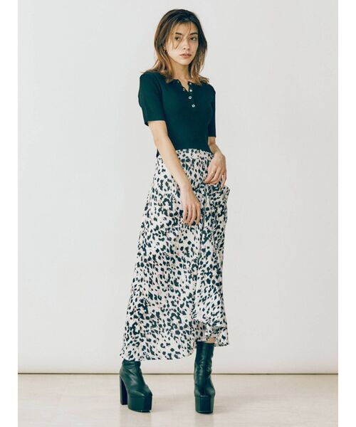 EVRIS（エヴリス）の「フロントヘンリーリブニットトップス（ニット/セーター・レディース・ブラック/オレンジ/グリーン/アイボリー・FREE）」の8枚目の写真