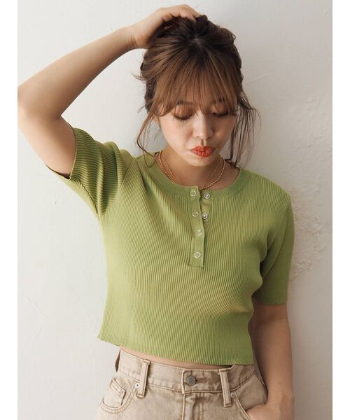 EVRIS（エヴリス）の「フロントヘンリーリブニットトップス（ニット/セーター・レディース・ブラック/オレンジ/グリーン/アイボリー・FREE）」の16枚目の写真