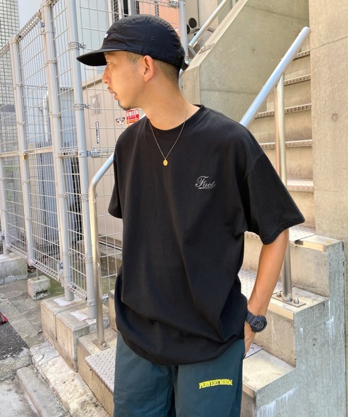 WHO'S WHO gallery（フーズフーギャラリー）の「COOPER FACT 刺繍ロゴTEE（Tシャツ/カットソー・メンズ・ホワイト/アッシュグレー/ブラック/ブラウン/グリーン・FREE）」の3枚目の写真