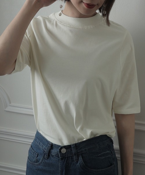 ElegChic(エレグシック)の「ハイネックコットンTシャツ(Tシャツ/カットソー・レディース・オフホワイト/モカ/ブラック/グレイッシュベージュ・M/XXL/XL/4L/L)」の2枚目の写真