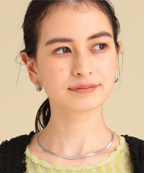 Ray BEAMS（レイビームス）の「Ray BEAMS / ナカオレ ボリューム ピアス（ピアス（両耳用）・レディース・ゴールド/シルバー・ONE SIZE）」の2枚目の写真