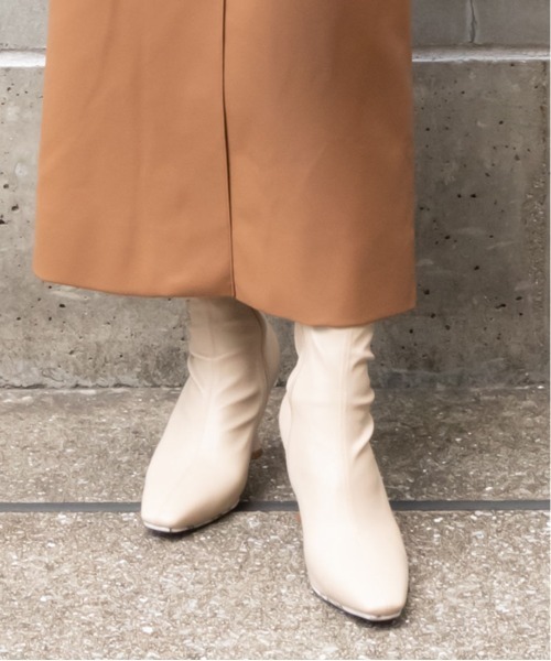 ランダ RANDA ストレスフリー/ソフトストレッチ 底裏デザインショートブーツ RANDA（ランダ）の「ストレスフリー/ソフト ストレッチ 底裏