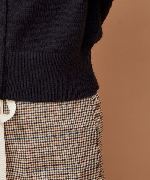 ADAM ET ROPE'（アダムエロペ）の「【WEB限定】フォルムボタンカーディガン（カーディガン/ボレロ・レディース・チャコールグレー/ブラック/ラベンダー/キナリ・FREE）」の16枚目の写真