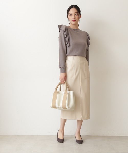 NATURAL BEAUTY BASIC(ナチュラルビューティーベーシック)の「フェイクレザーストレートスカート/0171220910(スカート・レディース・ブラック/ピンク/オフホワイト・SMALL/X-SMALL/MEDIUM)」の5枚目の写真