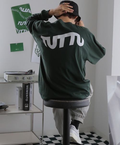 TUTTU（トゥトゥ）の「TUTTUオリジナルロゴ  ロングスリーブロンT（Tシャツ/カットソー・メンズ・ホワイト/ブラック/ダークグリーン/ブルー/アイボリー/ホワイト系その他/ブラック系その他/グレー系その他/グリーン系その他/ブルー系その他/チャコール/ホワイト系その他2/ホワイト系その他3/ホワイト系その他4/ホワイト系その他5/ホワイト系その他6/ホワイト系その他7/ブラック系その他2/グレー系その他2/グレー系その他3/グレー系その他4/グレー系その他5/グリーン系その他2/グリーン系その他3/ブルー系その他2・M/L）」の21枚目の写真
