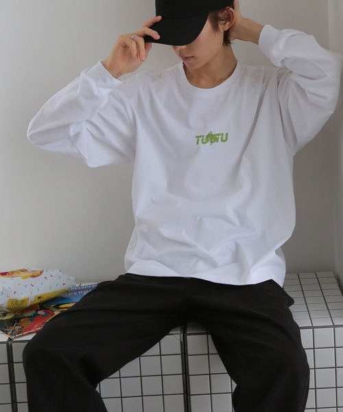 TUTTU（トゥトゥ）の「TUTTUオリジナルロゴ  ロングスリーブロンT（Tシャツ/カットソー・メンズ・ホワイト/ブラック/ダークグリーン/ブルー/アイボリー/ホワイト系その他/ブラック系その他/グレー系その他/グリーン系その他/ブルー系その他/チャコール/ホワイト系その他2/ホワイト系その他3/ホワイト系その他4/ホワイト系その他5/ホワイト系その他6/ホワイト系その他7/ブラック系その他2/グレー系その他2/グレー系その他3/グレー系その他4/グレー系その他5/グリーン系その他2/グリーン系その他3/ブルー系その他2・M/L）」の5枚目の写真
