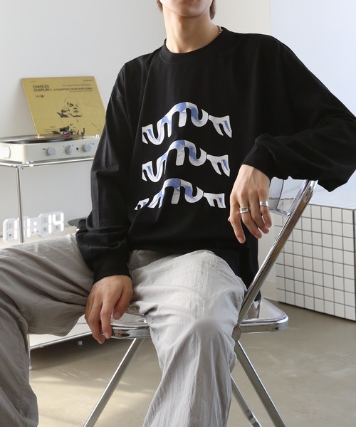 TUTTU（トゥトゥ）の「TUTTUオリジナルロゴ  ロングスリーブロンT（Tシャツ/カットソー・メンズ・ホワイト/ブラック/ダークグリーン/ブルー/アイボリー/ホワイト系その他/ブラック系その他/グレー系その他/グリーン系その他/ブルー系その他/チャコール/ホワイト系その他2/ホワイト系その他3/ホワイト系その他4/ホワイト系その他5/ホワイト系その他6/ホワイト系その他7/ブラック系その他2/グレー系その他2/グレー系その他3/グレー系その他4/グレー系その他5/グリーン系その他2/グリーン系その他3/ブルー系その他2・M/L）」の13枚目の写真