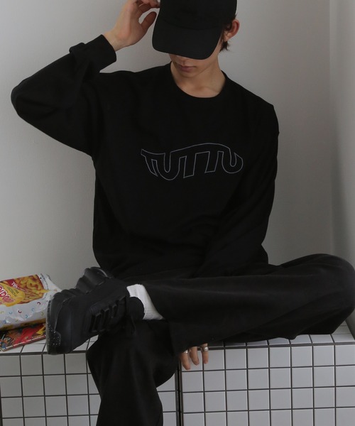 TUTTU（トゥトゥ）の「TUTTUオリジナルロゴ  ロングスリーブロンT（Tシャツ/カットソー・メンズ・ホワイト/ブラック/ダークグリーン/ブルー/アイボリー/ホワイト系その他/ブラック系その他/グレー系その他/グリーン系その他/ブルー系その他/チャコール/ホワイト系その他2/ホワイト系その他3/ホワイト系その他4/ホワイト系その他5/ホワイト系その他6/ホワイト系その他7/ブラック系その他2/グレー系その他2/グレー系その他3/グレー系その他4/グレー系その他5/グリーン系その他2/グリーン系その他3/ブルー系その他2・M/L）」の11枚目の写真