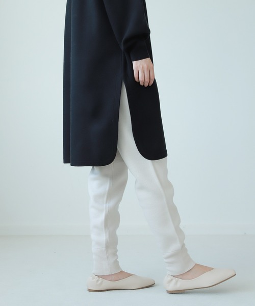 LAKOLE(ラコレ)の「12Gカシミアタッチジョガーパンツ / 214952(その他パンツ・レディース・ブラック/ブラウン/アイボリー・SMALL/MEDIUM)」の2枚目の写真