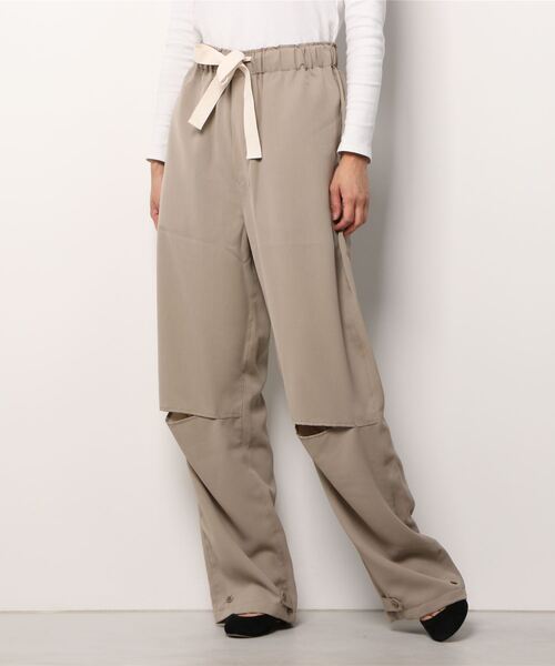 Toironier（トワロニエ）の「Toironier/トワロニエ/RELAX TWILL PANTS/リラックスツイルパンツ（その他パンツ・レディース・オリーブ/ベージュ・1/2）」の6枚目の写真