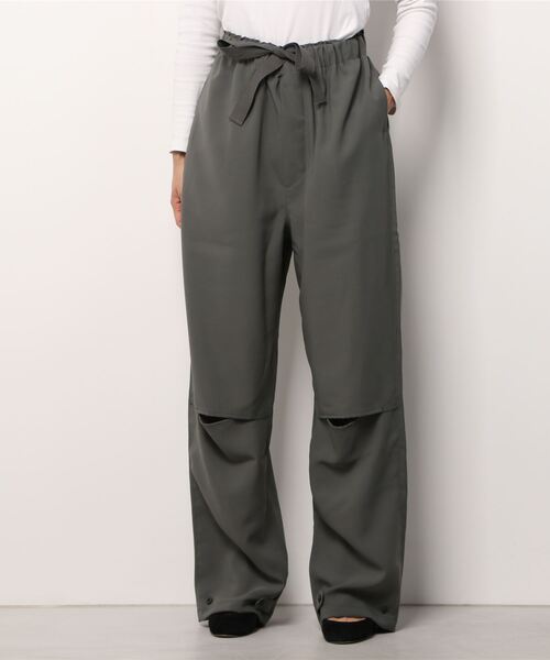 Toironier（トワロニエ）の「Toironier/トワロニエ/RELAX TWILL PANTS/リラックスツイルパンツ（その他パンツ・レディース・オリーブ/ベージュ・1/2）」の5枚目の写真