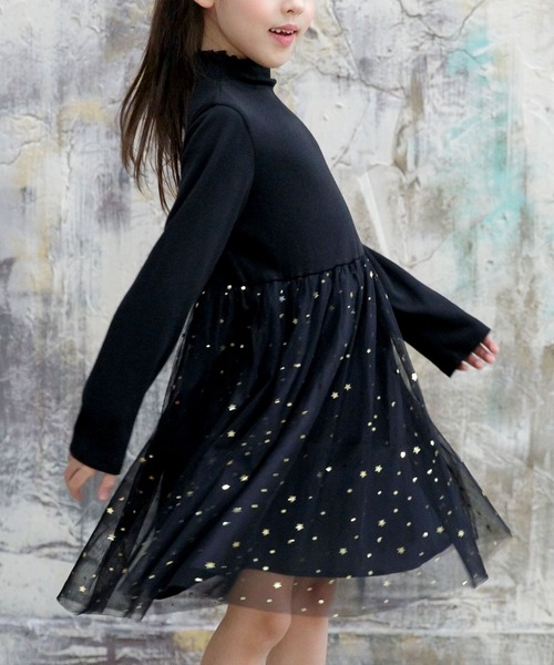 Bee des Bee（ビーデスビー）の「長袖ワンピース（ワンピース・キッズ・ブラック×ブラック/ライトベージュ/チャコールグレー・110cm/100cm/120cm/130cm/140cm/150cm）」の2枚目の写真