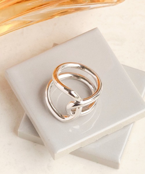 Phoebe（フィービィー）の「スタイリッシュモードワイドリング（リング・レディース・シルバー/イエローゴールド・FREE）」の4枚目の写真