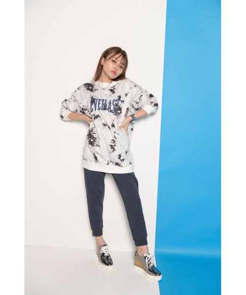 EVERLAST(CROSSPLUS ONLINE)(エバーラスト)の「タイダイプリント ビッグシルエットトレーナー(その他トップス・レディース・ブラック/ブルーグレー/ホワイト・L/M)」の17枚目の写真