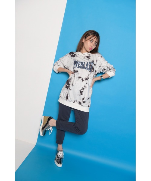 EVERLAST(CROSSPLUS ONLINE)(エバーラスト)の「タイダイプリント ビッグシルエットトレーナー(その他トップス・レディース・ブラック/ブルーグレー/ホワイト・L/M)」の20枚目の写真