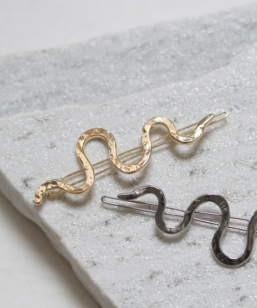 Bab（バブ）の「ウェーブデザインメタルバレッタ（バレッタ/ヘアクリップ・レディース・シルバー/ゴールド・ONESIZE）」の2枚目の写真