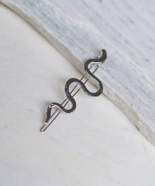 Bab（バブ）の「ウェーブデザインメタルバレッタ（バレッタ/ヘアクリップ・レディース・シルバー/ゴールド・ONESIZE）」の5枚目の写真