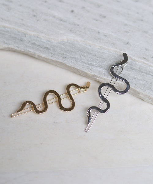 Bab（バブ）の「ウェーブデザインメタルバレッタ（バレッタ/ヘアクリップ・レディース・シルバー/ゴールド・ONESIZE）」の3枚目の写真