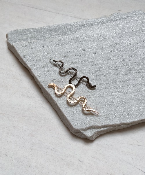 Bab（バブ）の「ウェーブデザインメタルバレッタ（バレッタ/ヘアクリップ・レディース・シルバー/ゴールド・ONESIZE）」の10枚目の写真