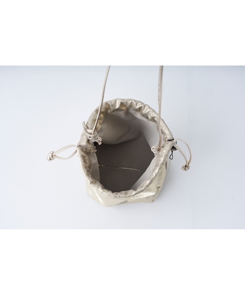 marco masi（マルコマージ）の「MARCO MASI/マルコマージ　メタリックギャザーショルダーバッグ（ショルダーバッグ・レディース・ゴールド・FREE）」の12枚目の写真