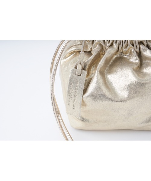 marco masi（マルコマージ）の「MARCO MASI/マルコマージ　メタリックギャザーショルダーバッグ（ショルダーバッグ・レディース・ゴールド・FREE）」の13枚目の写真