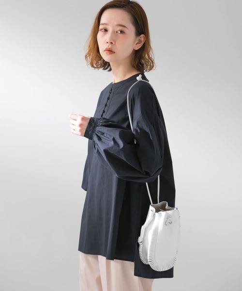 UR Lab.（アーバンリサーチラボ）の「スタンドカラーボタンブラウス（シャツ/ブラウス・レディース・スミクロ/ホワイト/オレンジ・FREE）」の10枚目の写真