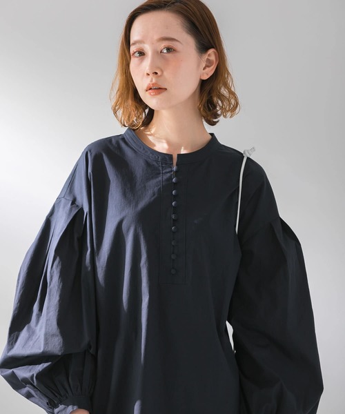 UR Lab.（アーバンリサーチラボ）の「スタンドカラーボタンブラウス（シャツ/ブラウス・レディース・スミクロ/ホワイト/オレンジ・FREE）」の4枚目の写真