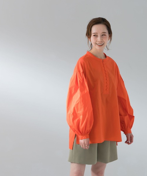 UR Lab.（アーバンリサーチラボ）の「スタンドカラーボタンブラウス（シャツ/ブラウス・レディース・スミクロ/ホワイト/オレンジ・FREE）」の18枚目の写真