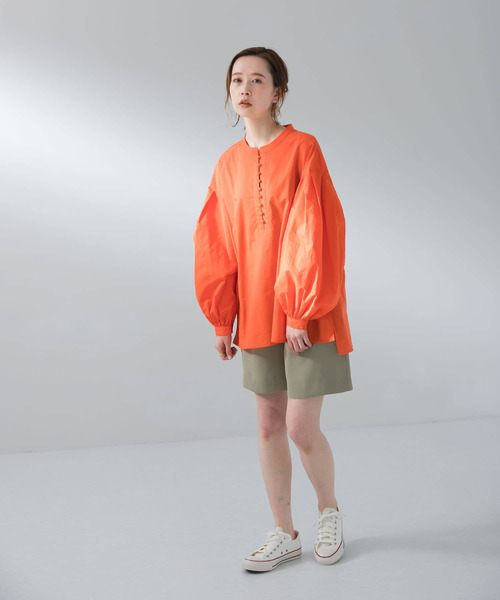 UR Lab.（アーバンリサーチラボ）の「スタンドカラーボタンブラウス（シャツ/ブラウス・レディース・スミクロ/ホワイト/オレンジ・FREE）」の5枚目の写真