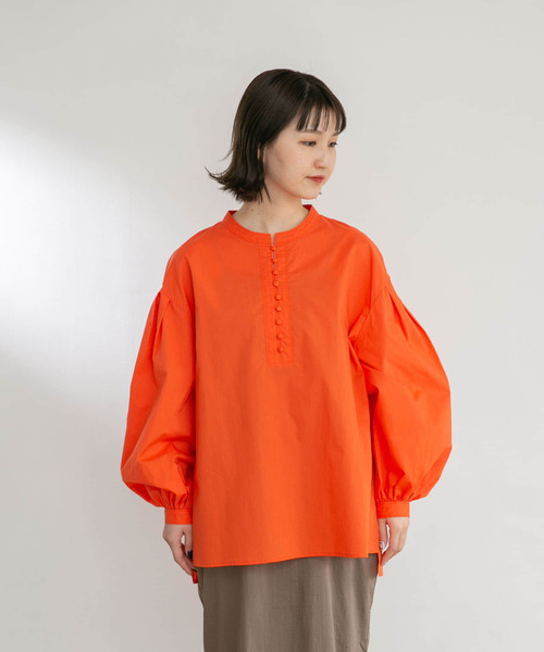UR Lab.（アーバンリサーチラボ）の「スタンドカラーボタンブラウス（シャツ/ブラウス・レディース・スミクロ/ホワイト/オレンジ・FREE）」の8枚目の写真