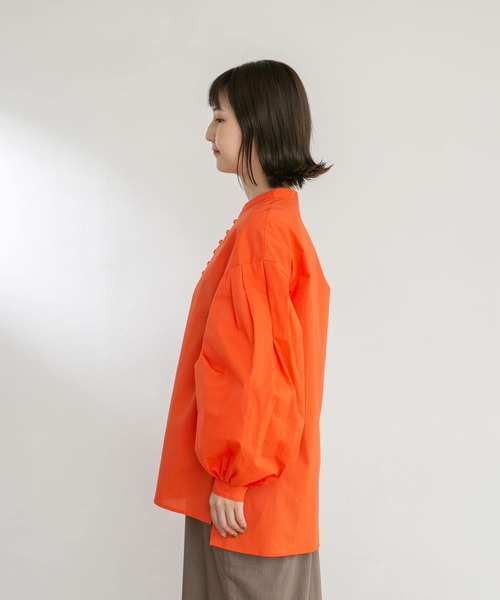 UR Lab.（アーバンリサーチラボ）の「スタンドカラーボタンブラウス（シャツ/ブラウス・レディース・スミクロ/ホワイト/オレンジ・FREE）」の15枚目の写真