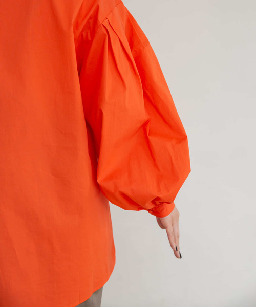 UR Lab.（アーバンリサーチラボ）の「スタンドカラーボタンブラウス（シャツ/ブラウス・レディース・スミクロ/ホワイト/オレンジ・FREE）」の6枚目の写真