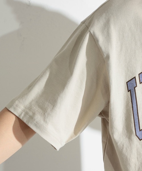 Lee（リー）の「COLLEGE PRINT       H/S TEE（Tシャツ/カットソー・メンズ・ホワイト/ブルー系その他/グレイッシュベージュ・SMALL/MEDIUM）」の7枚目の写真