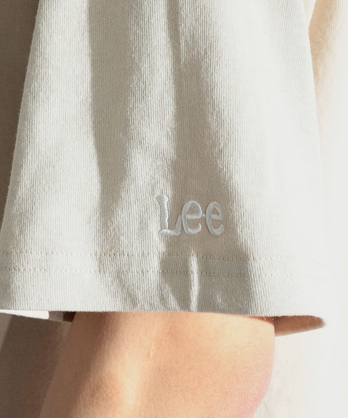 Lee（リー）の「COLLEGE PRINT       H/S TEE（Tシャツ/カットソー・メンズ・ホワイト/ブルー系その他/グレイッシュベージュ・SMALL/MEDIUM）」の8枚目の写真