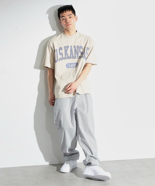Lee（リー）の「COLLEGE PRINT       H/S TEE（Tシャツ/カットソー・メンズ・ホワイト/ブルー系その他/グレイッシュベージュ・SMALL/MEDIUM）」の9枚目の写真