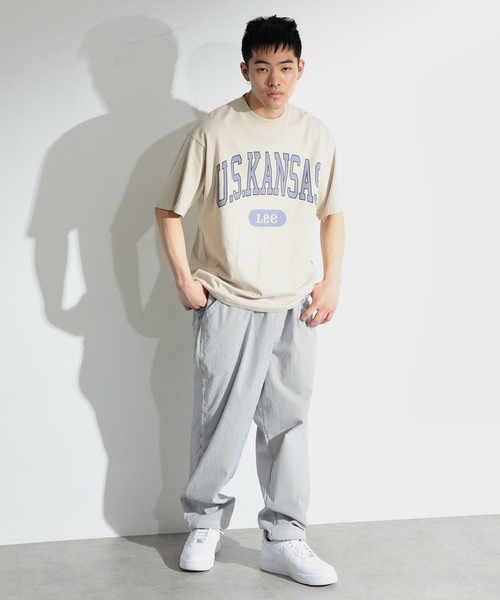 Lee（リー）の「COLLEGE PRINT       H/S TEE（Tシャツ/カットソー・メンズ・ホワイト/ブルー系その他/グレイッシュベージュ・SMALL/MEDIUM）」の10枚目の写真