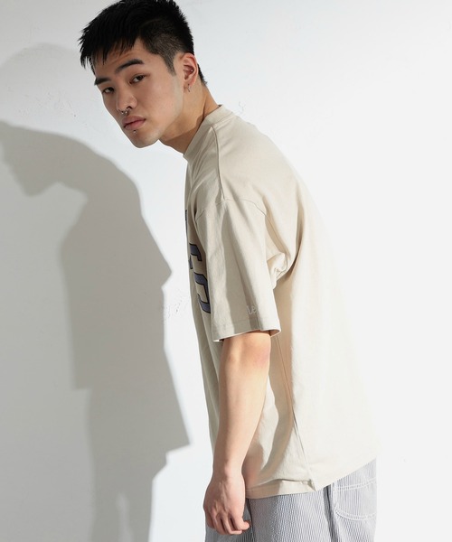 Lee（リー）の「COLLEGE PRINT       H/S TEE（Tシャツ/カットソー・メンズ・ホワイト/ブルー系その他/グレイッシュベージュ・SMALL/MEDIUM）」の12枚目の写真