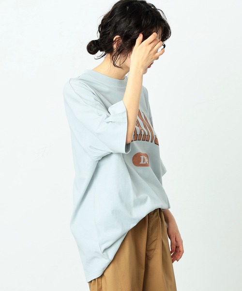 Lee（リー）の「COLLEGE PRINT       H/S TEE（Tシャツ/カットソー・メンズ・ホワイト/ブルー系その他/グレイッシュベージュ・SMALL/MEDIUM）」の13枚目の写真