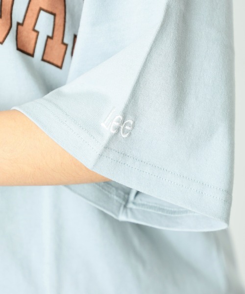 Lee（リー）の「COLLEGE PRINT       H/S TEE（Tシャツ/カットソー・メンズ・ホワイト/ブルー系その他/グレイッシュベージュ・SMALL/MEDIUM）」の15枚目の写真