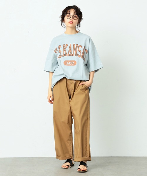 Lee（リー）の「COLLEGE PRINT       H/S TEE（Tシャツ/カットソー・メンズ・ホワイト/ブルー系その他/グレイッシュベージュ・SMALL/MEDIUM）」の17枚目の写真
