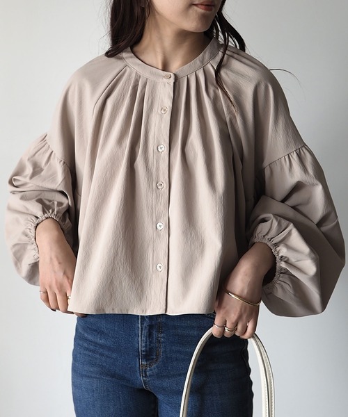 Riberry(リベリー)の「ボリューム袖ショートブラウス(シャツ/ブラウス・レディース・アイボリー/ベージュ/グリーン・MEDIUM)」の3枚目の写真