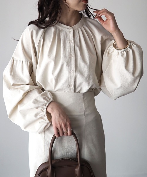 Riberry(リベリー)の「ボリューム袖ショートブラウス(シャツ/ブラウス・レディース・アイボリー/ベージュ/グリーン・MEDIUM)」の4枚目の写真