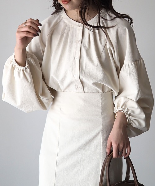 Riberry(リベリー)の「ボリューム袖ショートブラウス(シャツ/ブラウス・レディース・アイボリー/ベージュ/グリーン・MEDIUM)」の6枚目の写真