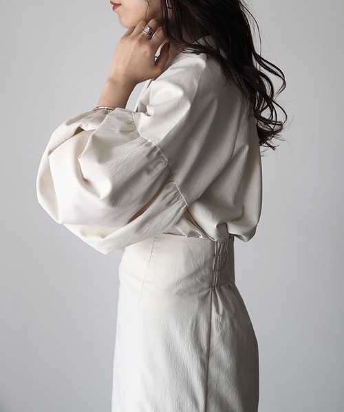 Riberry(リベリー)の「ボリューム袖ショートブラウス(シャツ/ブラウス・レディース・アイボリー/ベージュ/グリーン・MEDIUM)」の7枚目の写真