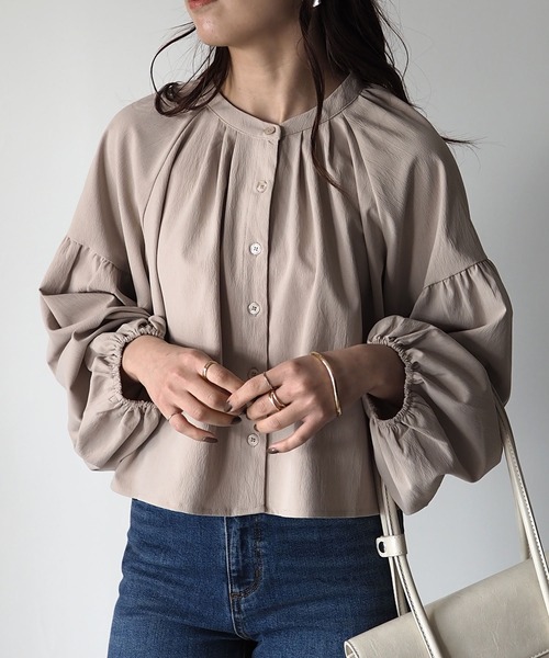 Riberry(リベリー)の「ボリューム袖ショートブラウス(シャツ/ブラウス・レディース・アイボリー/ベージュ/グリーン・MEDIUM)」の17枚目の写真