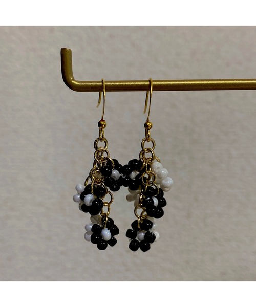 tone(トーン)の「【LoveAmooN】beads flower(MA)(ピアス(両耳用)・レディース・A/B/C/D/E/F/G/H/I・FREE)」の1枚目の写真